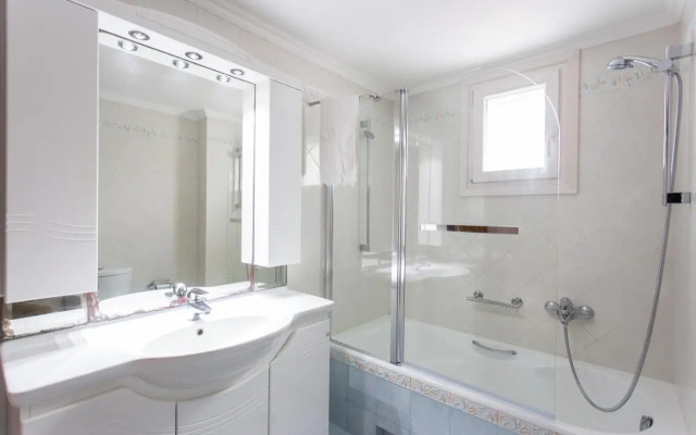 Panos Luxury Suite