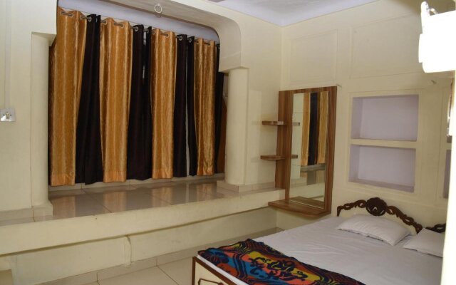 Super OYO 84703 Ambika Guest House
