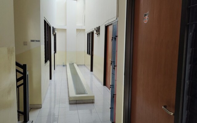 Hotel O C16 Siwalankerto Syariah