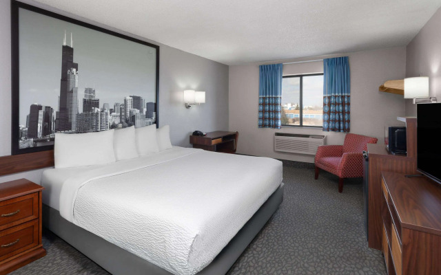 Super 8 by Wyndham Romeoville Bolingbrook