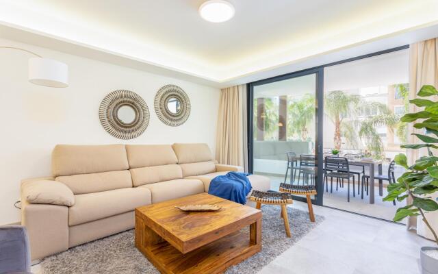 Blue Infinity Luxury Apartment by GHR Rentals