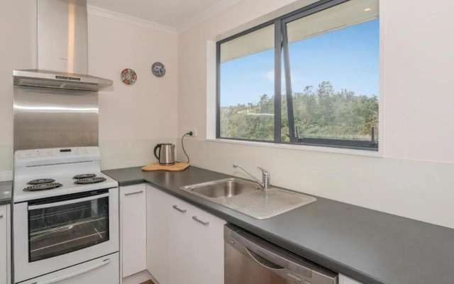 Manuka Lodge - Tairua Holiday Home