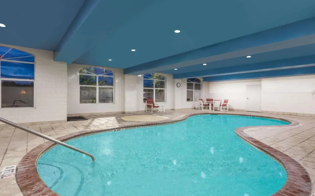 Wingate by Wyndham Savannah Gateway