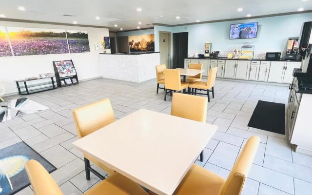 Days Inn by Wyndham Canton