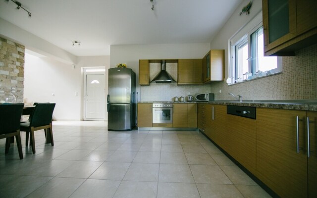 Evi's Sea View Villa