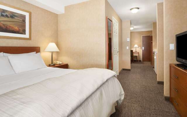 Days Inn & Suites by Wyndham Cochrane