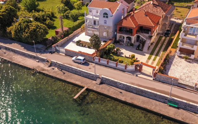 Seafront Haven Darka