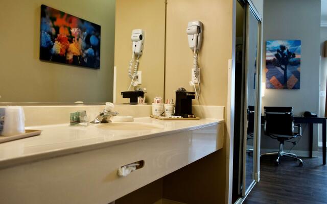 Best Western China Lake Inn