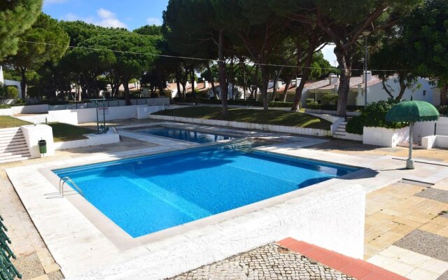 Apartment with One Bedroom in Albufeira, with Shared Pool, Terrace And Wifi - 4 Km From the Beach