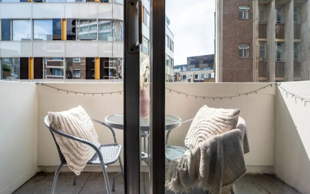 Stylish 1-Bedroom with Balcony near Soho