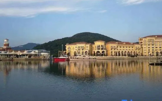 Pinghu Quanshu Smart Hotel