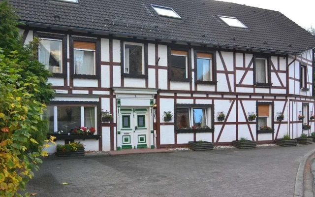 Spacious Group Home near Winterberg & Willingen with Private Garden