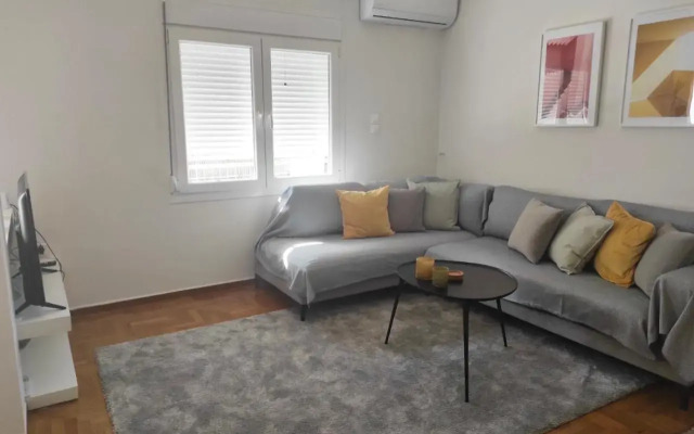 Sleek & Sunny Athenian Penthouse 5min from metro