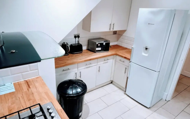 Bas Charming 3 Bedroom House
