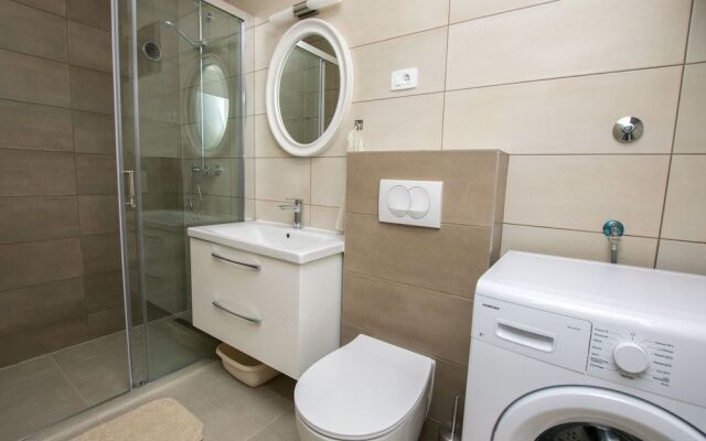 Apartment Seafront Tambaca