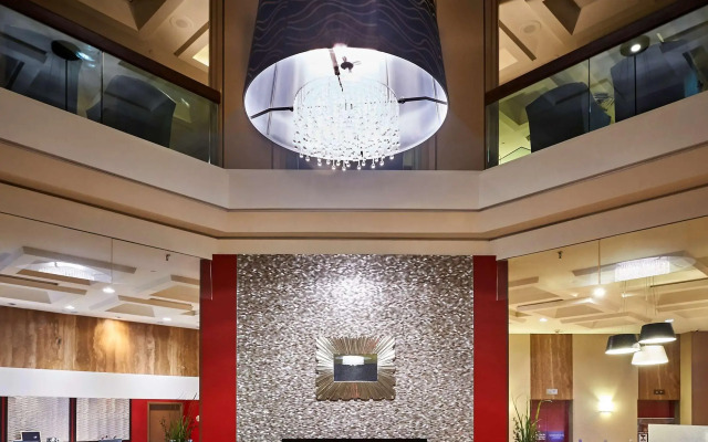 DoubleTree by Hilton Windsor Hotel & Suites