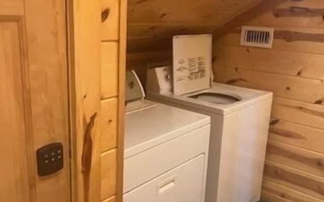 Ridgeview Retreat Seclude Cabin Includes Wifi, Cable, and Charcoal Grill by Redawning