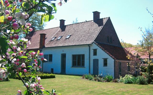Luxurious Holiday Home in Wingene With Forest Near