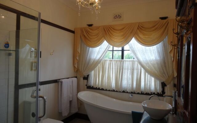 Corner Manor Leura