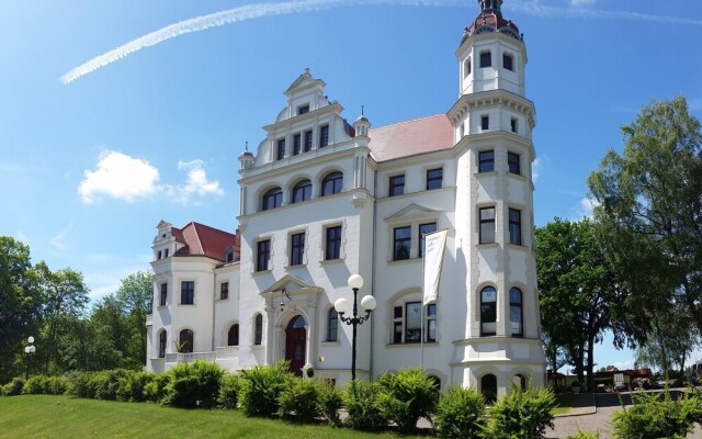 Schloss Gross Luesewitz