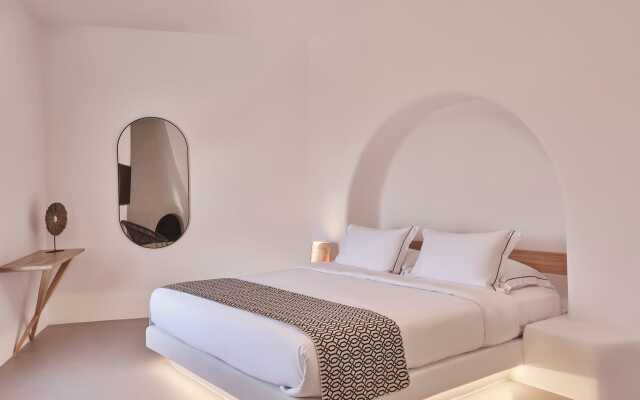 Hill Club Naxos