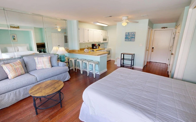 Sandpiper Cove 8113 Studio Bedroom Condo by RedAwning