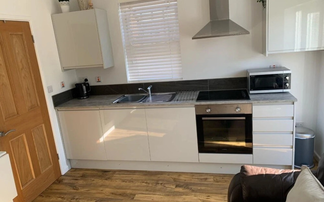 Modern 1-bed Apartment in Caldicot, Self Check in