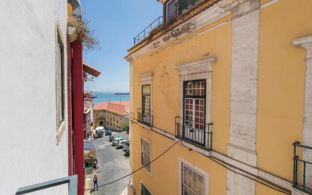 Cozy Flat in the Heart of Alfama