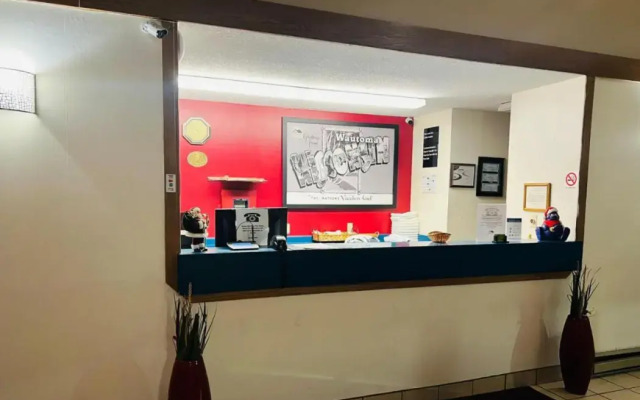 Wautoma Inn by OYO Near Airport WI 73