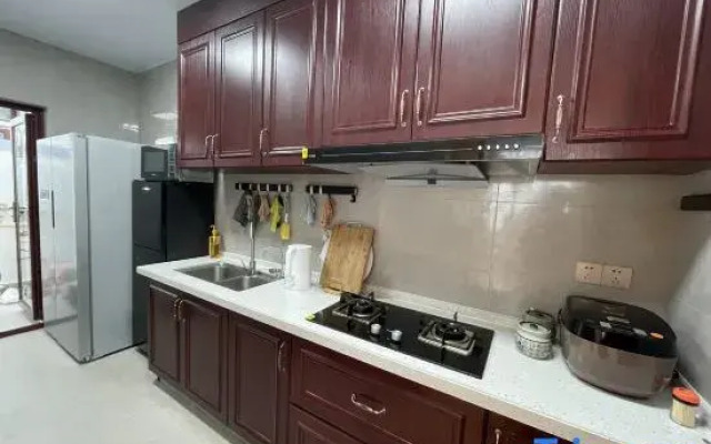 Yansheng Jingyue Designer Hot Spring B & B