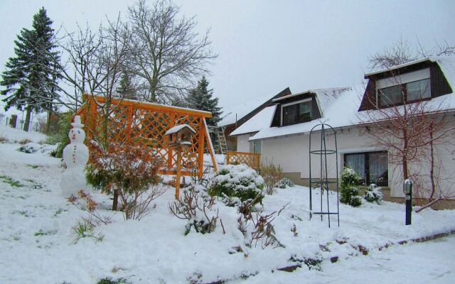 Holiday Home with Garden & Terrace near Rennsteig in Thuringian Forest