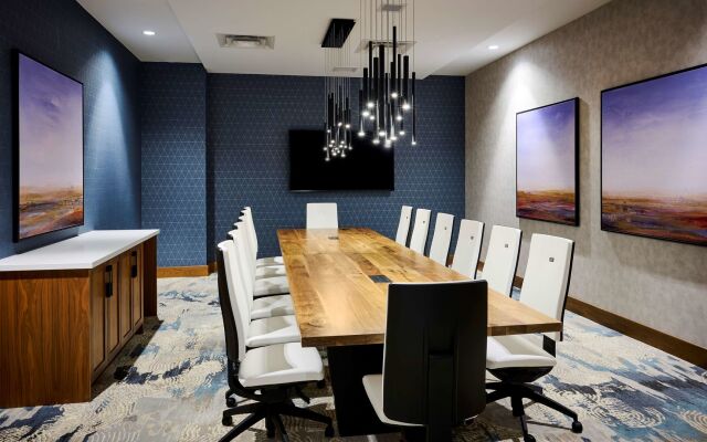 DoubleTree by Hilton Windsor Hotel & Suites