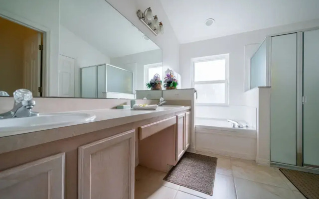 1114 4-bed Pool Home, Liberty Village Kissimmee