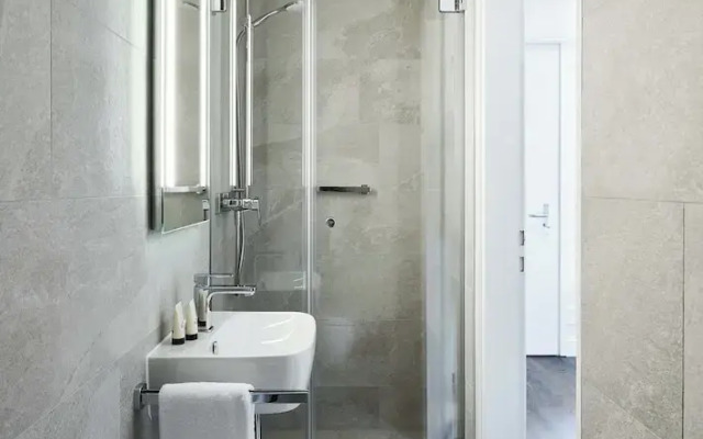 Vista Lakefront Boutique Hotel