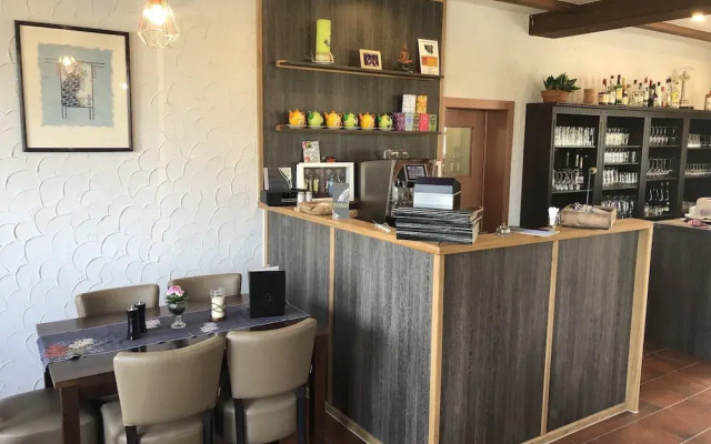 Landhaus vor Burg Eltz