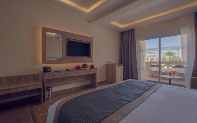 Albatros Aqua Blue Azrak VIP Package