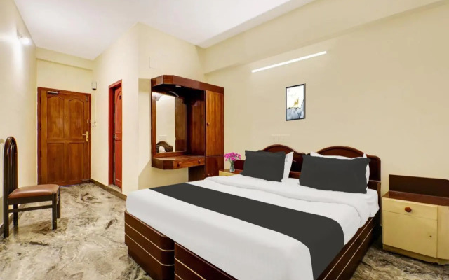 OYO 15837 Hotel Rvee's Regency
