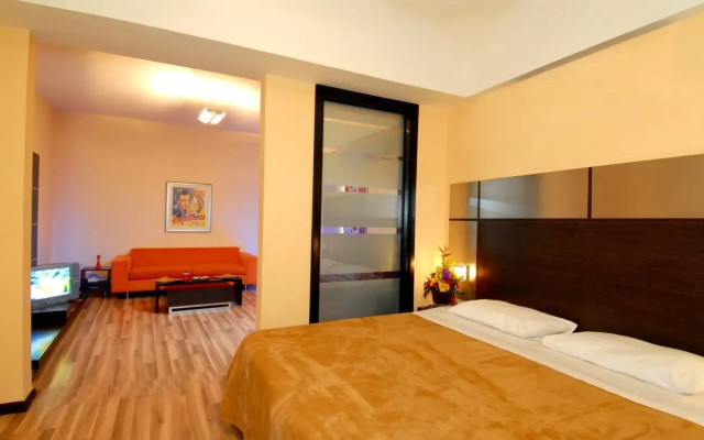 Suite Hotel Chrome