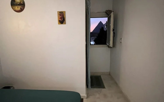 Giza pyramids view Homestay