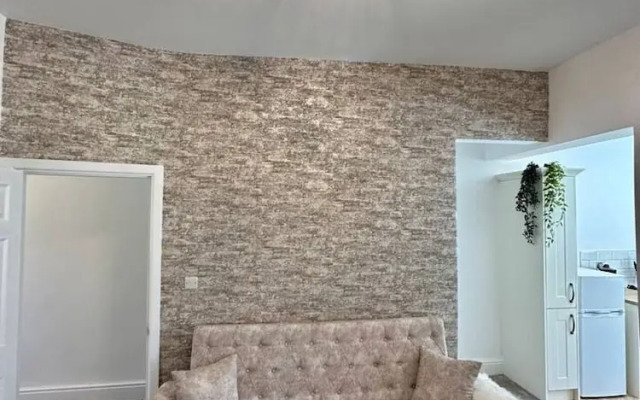 Three Bedroom Home Manchester sleeps 9