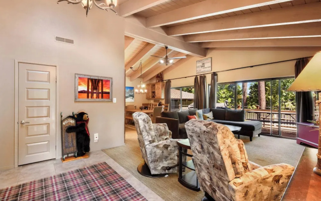 Waters Edge Oasis Shared Pool & Pier Access