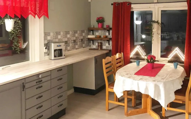6 Person Holiday Home in Vevelstad
