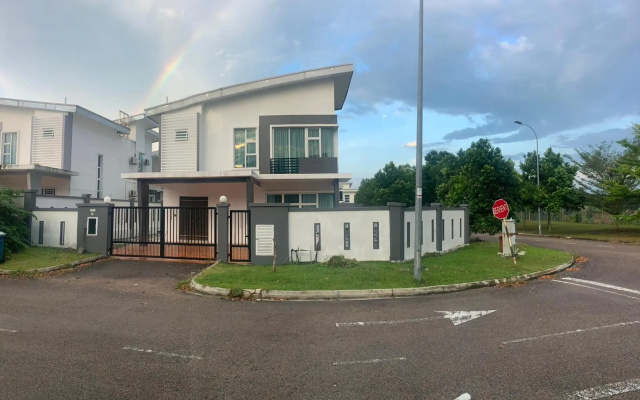 Homey Desaru Villa 22pax Max- BBQ & Netflix - Near WaterPark - photo 3
