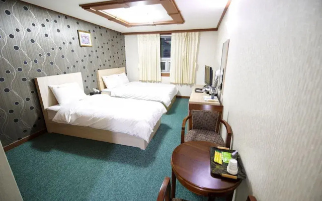 Tongyeong Tourist Hotel