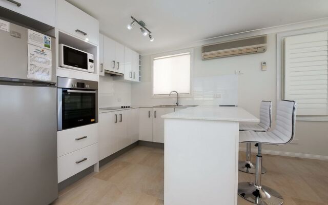 Dolphin Watch, 2/74 Magnus Street