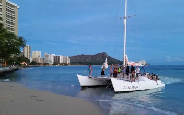 Diamond Head Beach Hotel 805