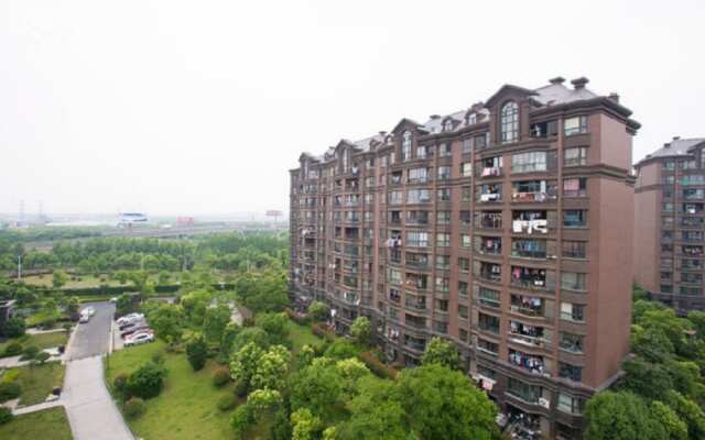 Jhouse Hongqiao Duplex Apartment