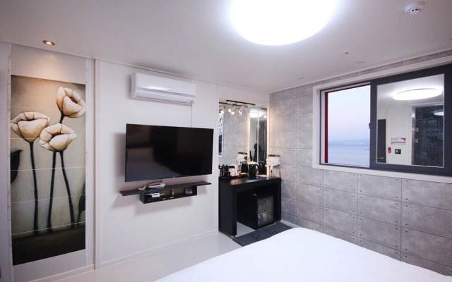 Geoje Island Sadeung K Self Check-in Motel