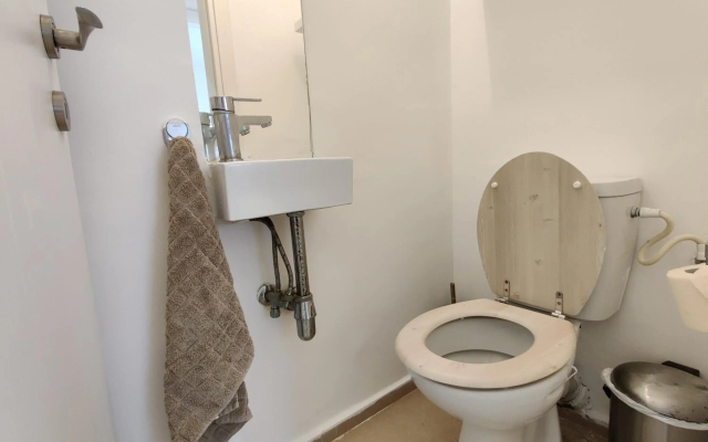 2BDR Holiday Home by Mezizim Beach and TLV Port!