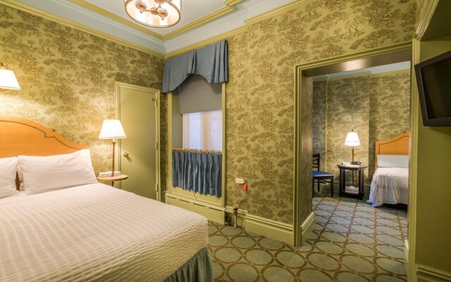 Wolcott Hotel